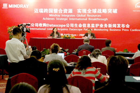 Acquisition de l'entreprise américaine de surveillance patient DataScope, pour devenir le leader mondial dans ce domaine.