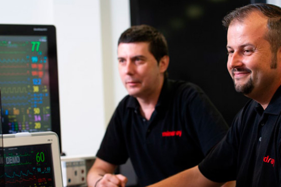 Coopération avec l'équipe de consultants IBM pour lancer la réforme d'entreprise en visant l'excellence en marketing. 