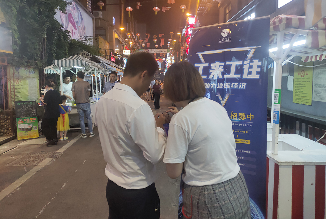 地摊热浪后，小摊贩该何去何从？